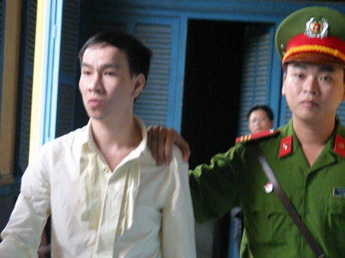 Bị bồ “đá”, lập nhóm giết tình địch